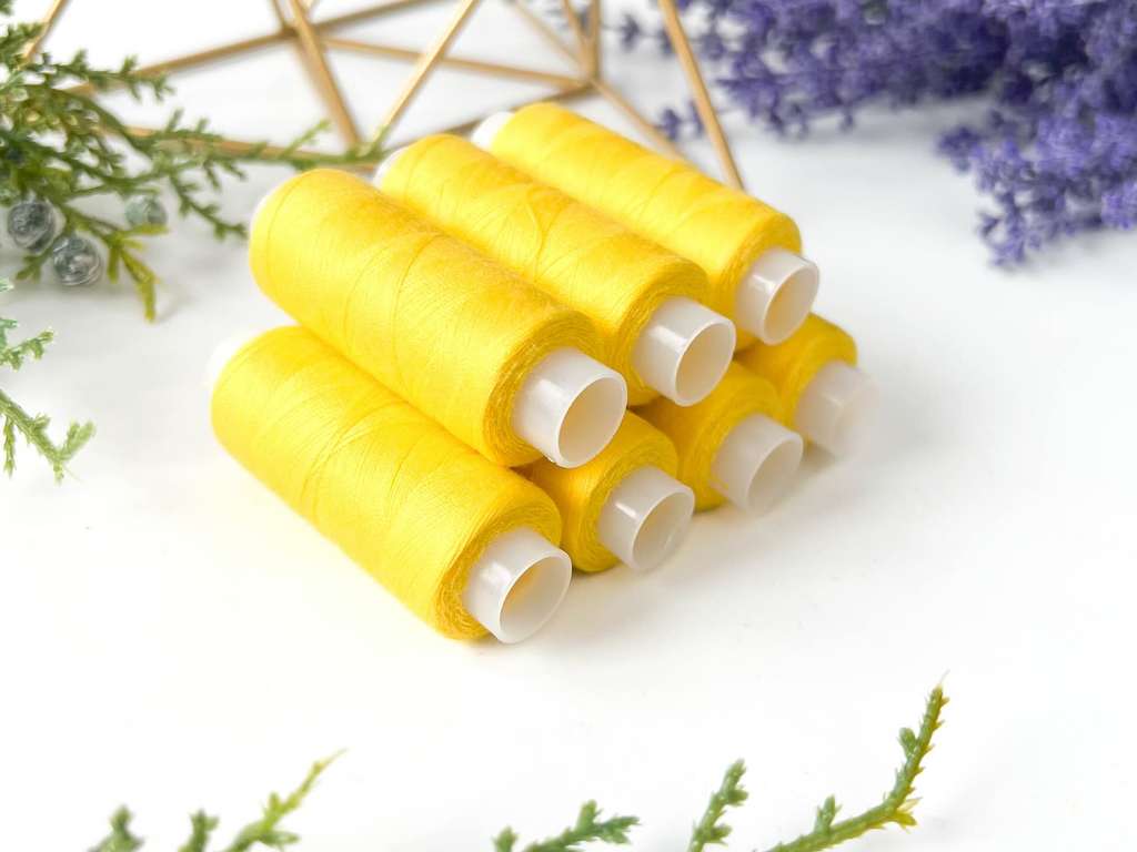 Нитки швейные для трикотажа, Omega 384, желтый, №120  200м, 810Н